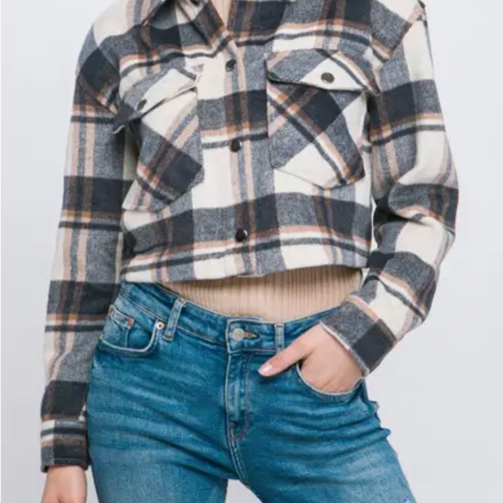 NWOT-Love Tree Flannel Cropped Shacket